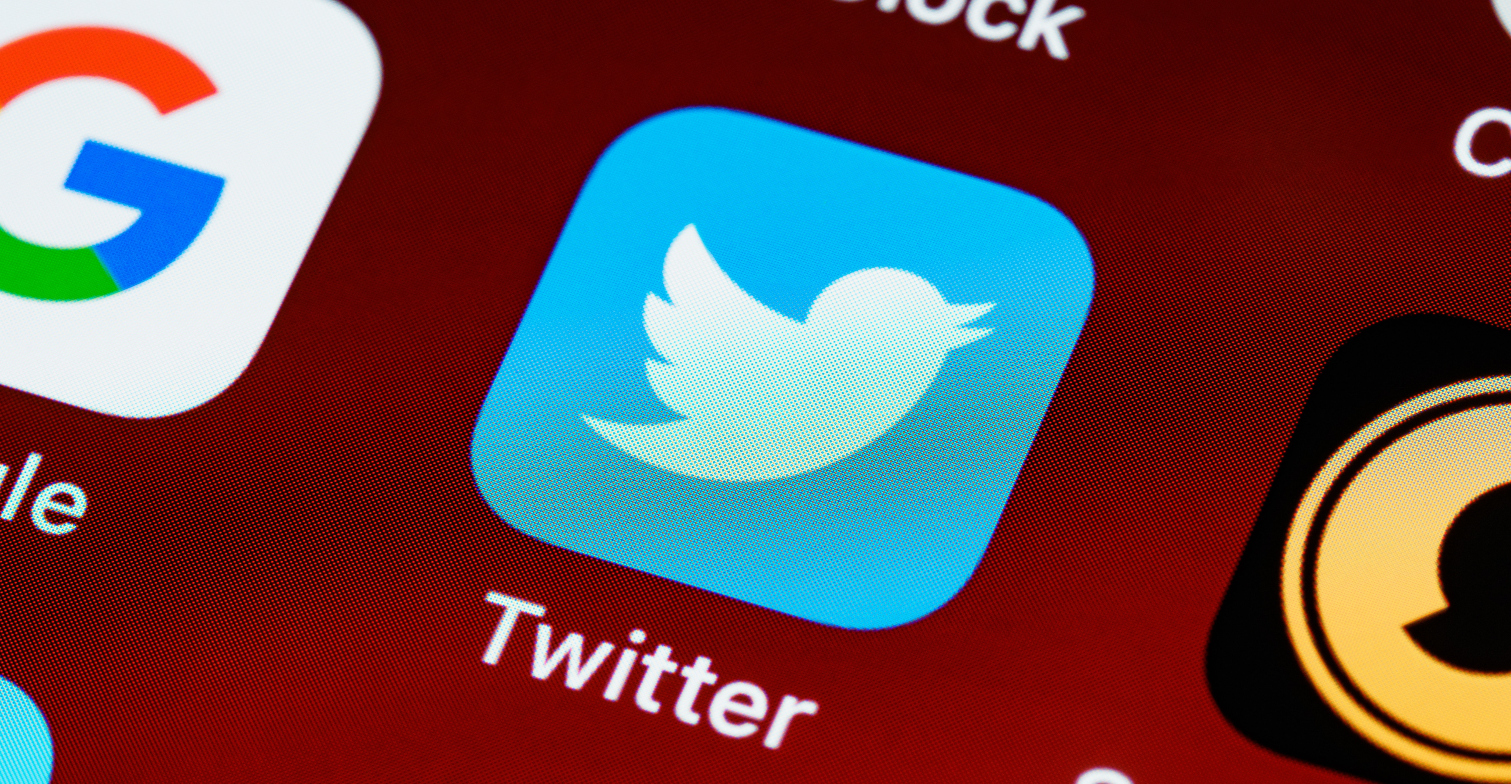 Ein Handybildschirm mit der Twitter-App.