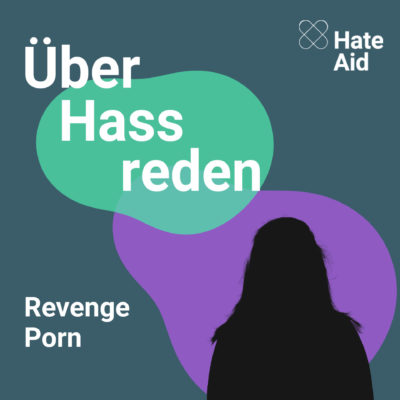 podcast-hateaid-ueber-hass-reden-folge-2-revenge-porn Ein türkisfarbener Hintergrund, auf dem eine grüne Blase und eine lilafarbene Blase. Dazu der Scherenschnitt einer Frau und der der Text: "Über Hass reden, Revenge Porn. HateAid."